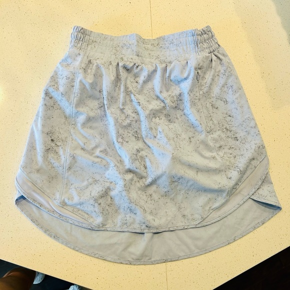 LuLuLemon Athletica golf/tennis skirt - fits size 4 - Picture 2 of 4